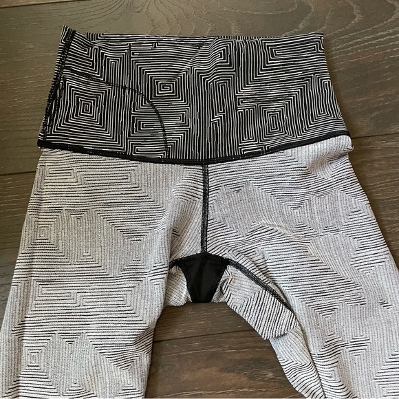 Lululemon High Rise Wunder Under in Maze Jacquard White Black (6) - Picture 5 of 12